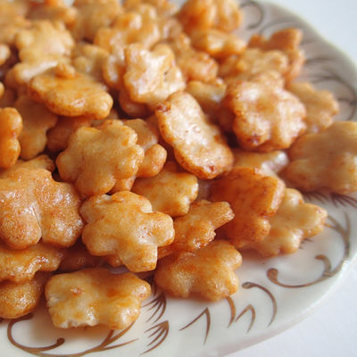 Harga yang bagus Kerupuk beras asin kasual yang lezat dan diimpor dari Jepang on line