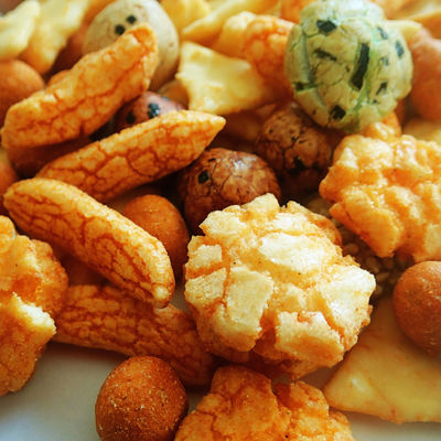 Harga yang bagus Kerupuk Nasi Penjualan Panas dengan Kacang Gandum Jepang Dilapisi Makanan Ringan Kerupuk Beras Senbei on line