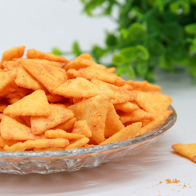 Harga yang bagus Kerupuk Beras Jagung Jagung Snack Segitiga Populer Biskuit Rasa OEM Renyah on line