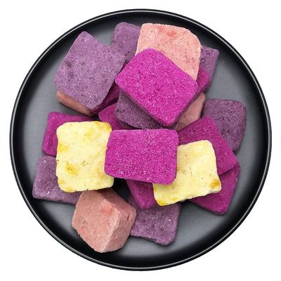 Harga bagus Yogurt kering beku yang lezat kubus rendah kalori Strawberry rasa 50g untuk kotak makan siang anak-anak on line