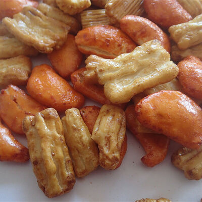 Harga bagus 6 sampai 12 Bulan Shelf Life Rice Cracker Snacks Rasa Pedas Gandum Allergeninfo Ideal untuk kemasan ritel dan distribusi on line